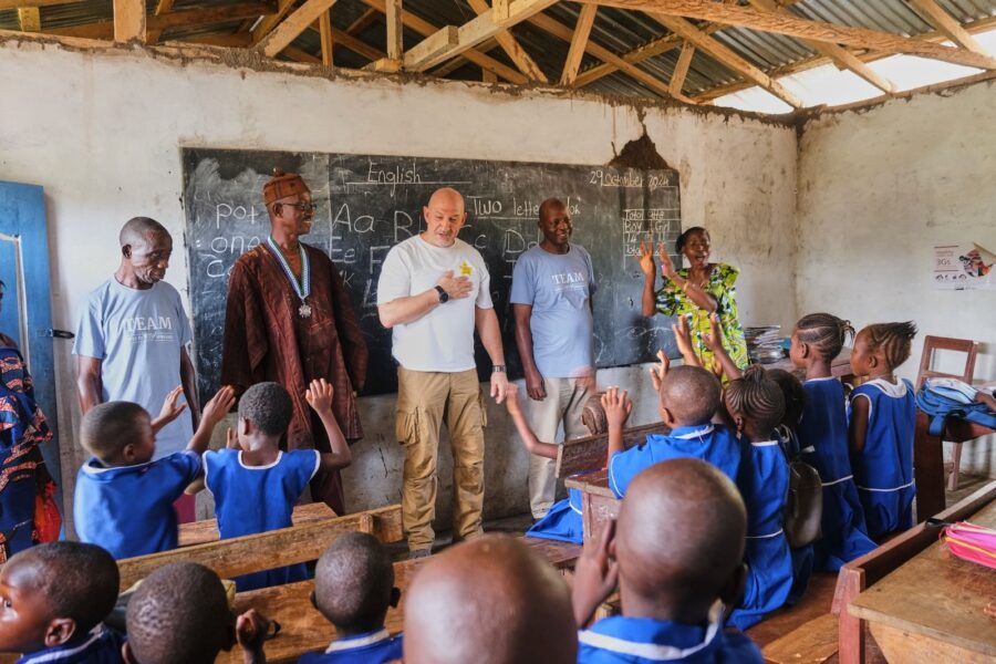 Acqua: dal benessere personale alla sete nel mondo, Coral Club contribuisce a ristrutturare un pozzo in Sierra Leone